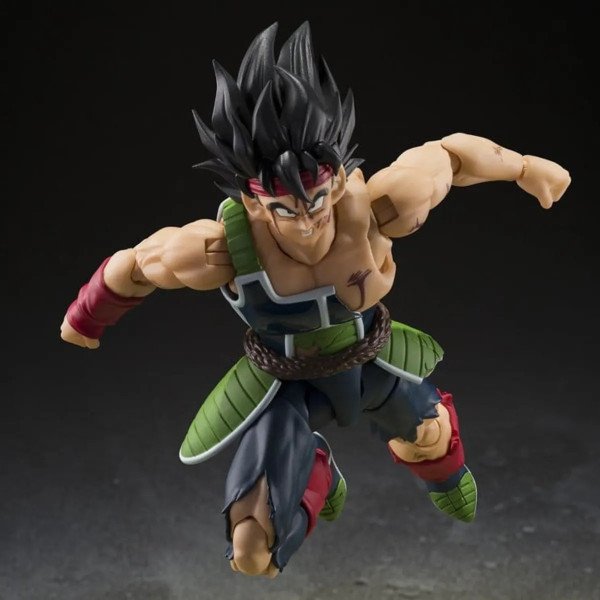 Figurine Bardock Father of Goku S.H.Figuarts Dragon Ball Z par Bandai, en attaque aérienne.