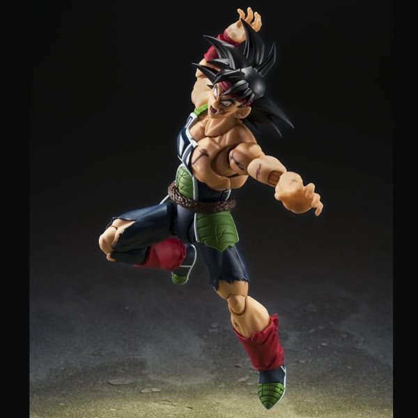 Figurine Bardock Father of Goku S.H.Figuarts Dragon Ball Z par Bandai, en plein saut.