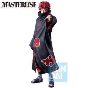 Figurine Sasori Ichibansho Naruto Shippuden en manteau Akatsuki, bras tendu vers l’avant.