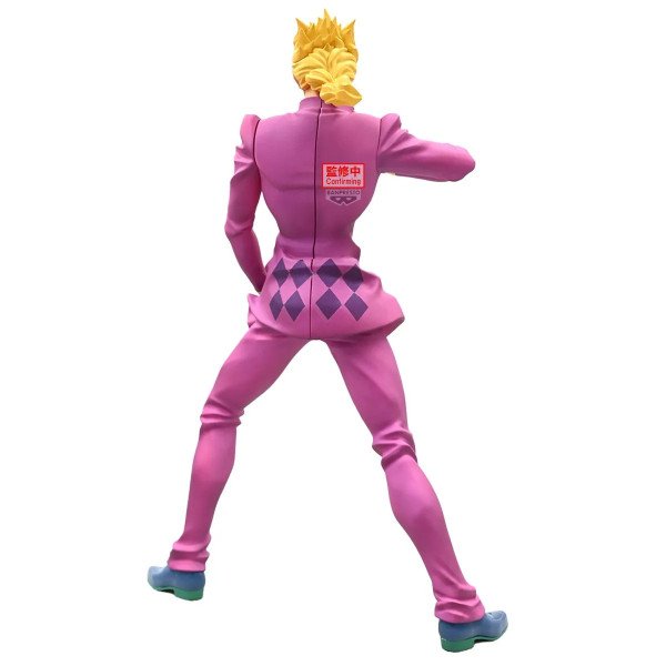 Vue de dos de la figurine Giorno Giovanna Mometria avec costume rose et motif losanges.