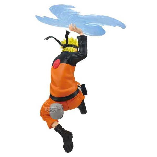 Vue de dos de la figurine Naruto Uzumaki avec Rasenshuriken bleu levé au-dessus de la main.