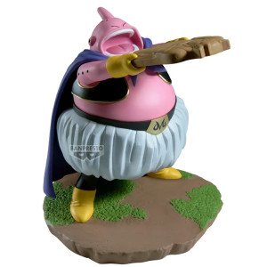 Figurine Majin Buu History Box Banpresto de Dragon Ball Z sur socle rocheux, vue de trois quarts.