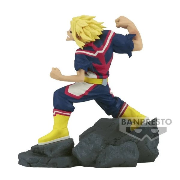 Figurine All Might Banpresto My Hero Academia vue de profil sur décor rocheux