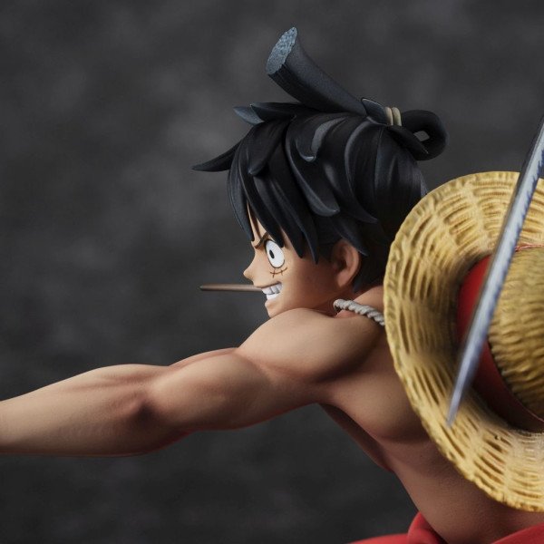 Gros plan profil de Luffy Taro P.O.P Warriors Alliance avec chapeau de paille et sabre