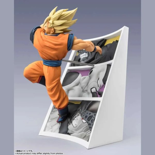 Figurine Super Saiyan Son Goku Trail Of Battles Figuarts ZERO Dragon Ball Z vue de profil