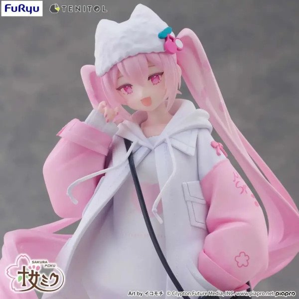 Détail du visage et du bonnet de la figurine Hatsune Miku Sakura Miku TENITOL petit