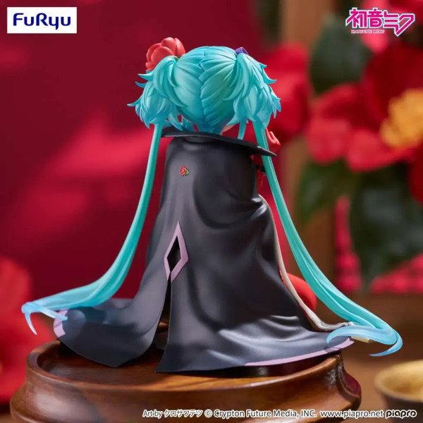 Détail de la cape noire et des cheveux turquoise de Hatsune Miku Flower Fairy Camellia