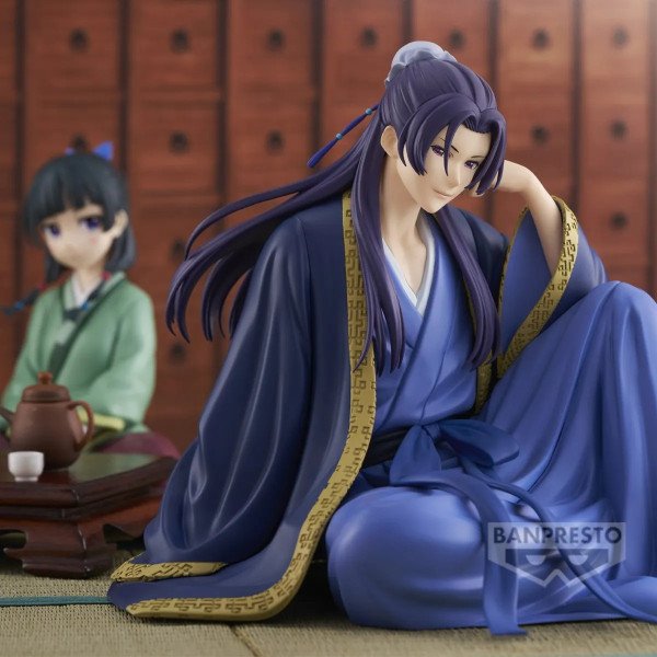 Figurine Jinshi Break Time Banpresto assise avec Maomao en arrière-plan dans un décor de palais
