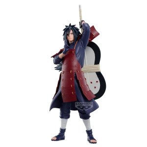 Figurine Madara Uchiha Naruto Shippuden Banpresto de face avec armure rouge et gunbai