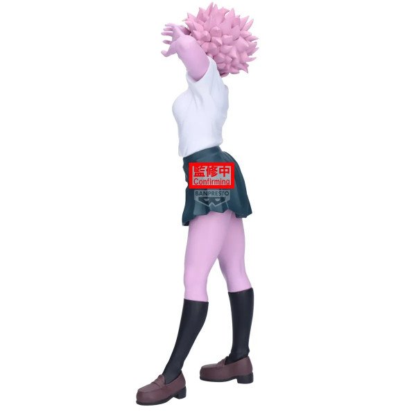 Figurine Mina Ashido Banpresto My Hero Academia vue de côté avec uniforme scolaire