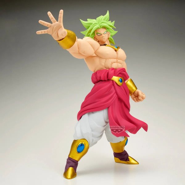 Figurine Broly Grandista Banpresto Dragon Ball Z vue en contre-plongée avec armure dorée