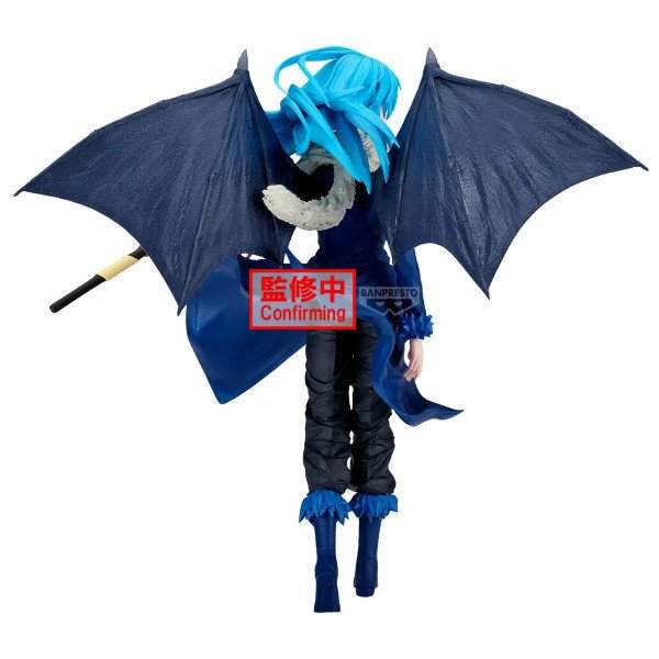 Figurine Rimuru Tempest vue de dos avec ailes sombres et longue cape bleue