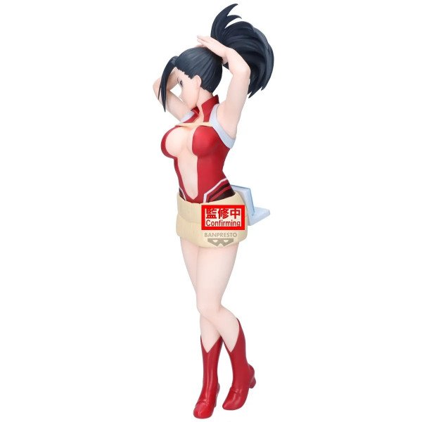 Figurine Momo Yaoyorozu Glitter & Glamours vue de profil en costume Creati