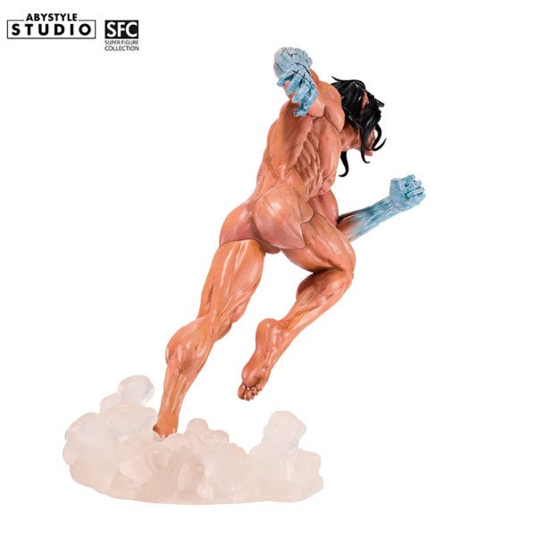 Vue arrière de la figurine Eren Titan Assaillant avec musculature sculptée et effets de durcissement