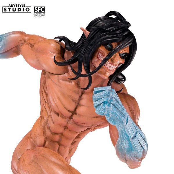 Détail du buste et du poing durci de la figurine Eren Titan Assaillant ABYstyle Studio